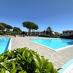 Comfy With Pool Access * 비비오네