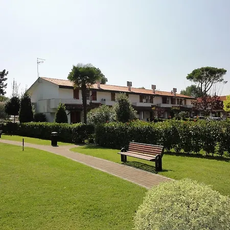 Comfy With Pool Access Villa