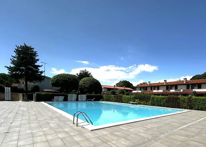 Villa Comfy With Pool Access Bibione