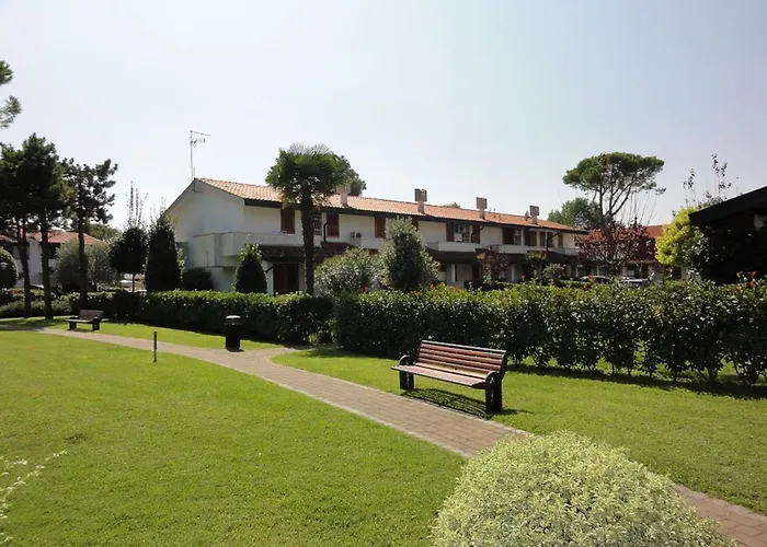 Comfy With Pool Access Villa