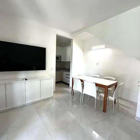 빌라 Comfy With Pool Access