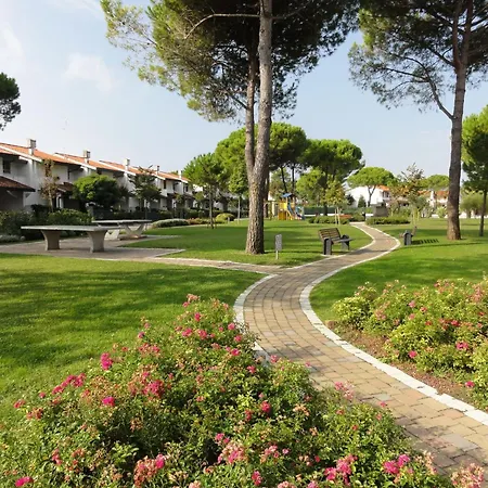 Comfy With Pool Access Villa *