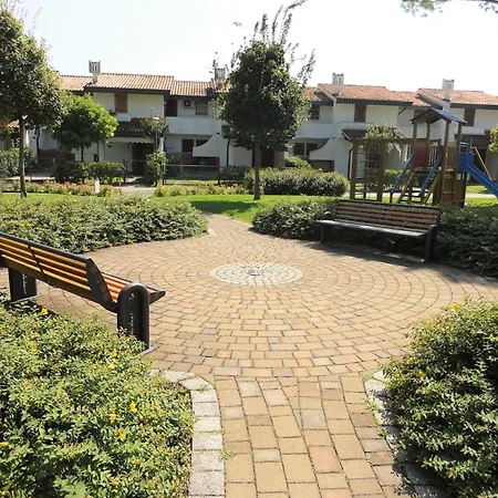 Βίλα Comfy With Pool Access *