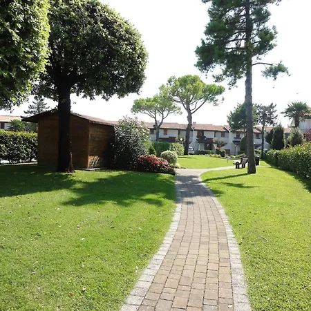 빌라 Comfy With Pool Access