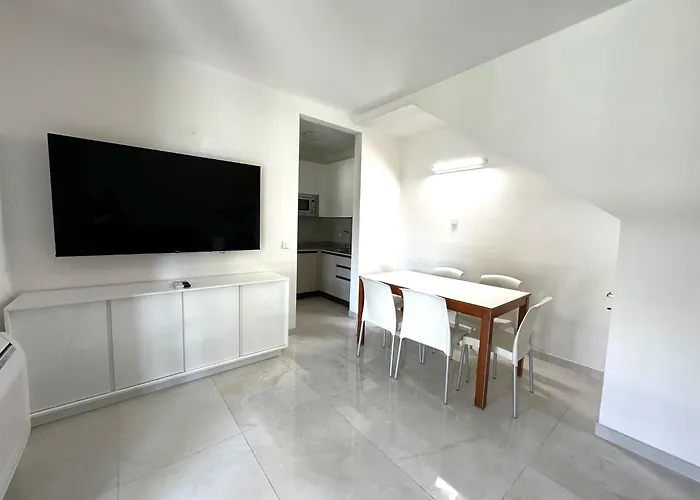 Villa Comfy With Pool Access