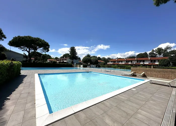 Comfy With Pool Access Villa