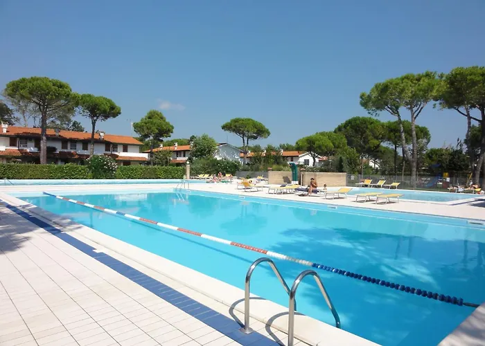 Comfy With Pool Access Villa