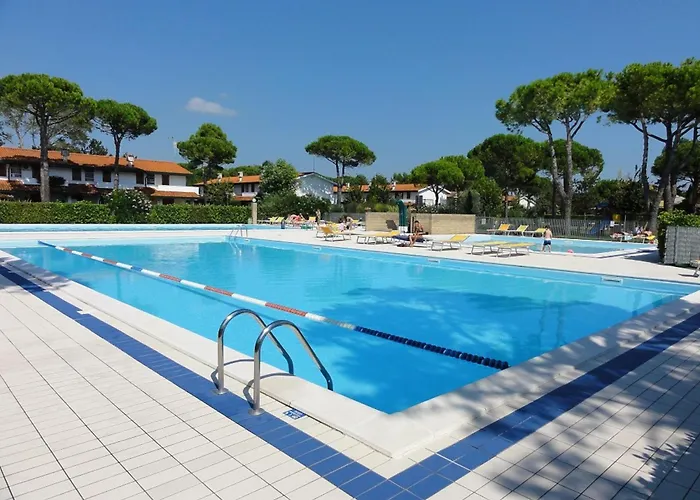 Comfy With Pool Access Villa Bibione